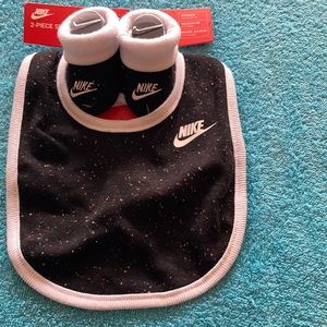 Black and white Nike 2 piece set